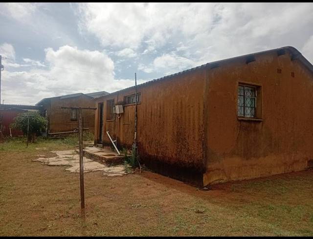 2 BEDROOM HOUSE FOR SALE IN MABOPANE UNIT C